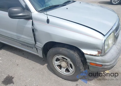 2003 Chevrolet Tracker из США, поврежденный, VIN 2CNBE18C136952611